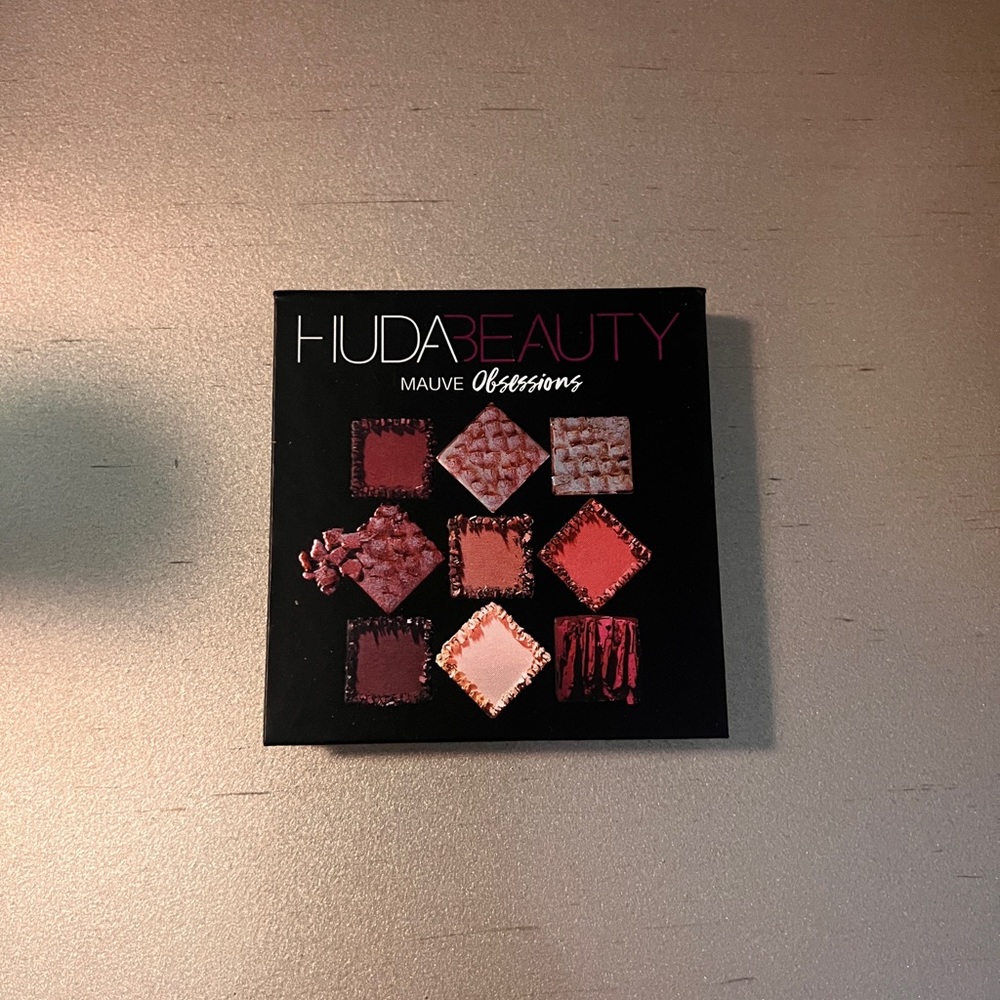 HUDA BEAUTY OBSESSION MAUVE EYESHADOW NEW NEVER USED